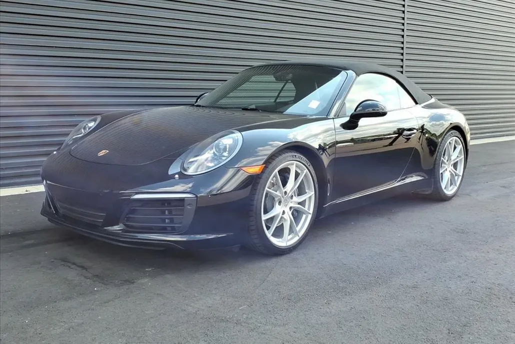 2017 Porsche 911 Cabriolet photo 1