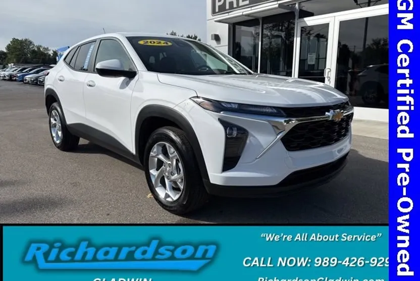 2024 Chevrolet Trax LS photo 1