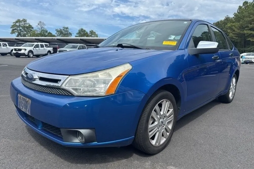 2010 Ford Focus SEL Sedan photo 1