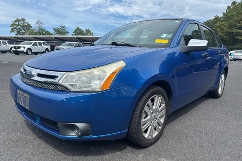 2010 Ford Focus SEL Sedan photo 1