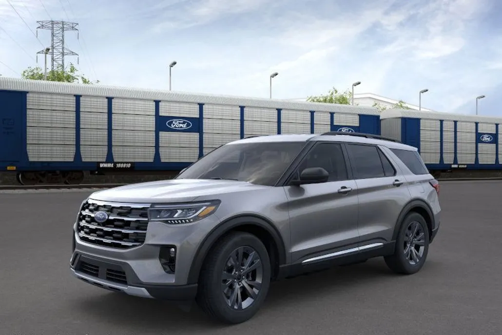 2025 Ford Explorer photo 1