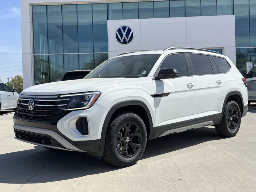 2025 Volkswagen Atlas Peak Edition photo 1