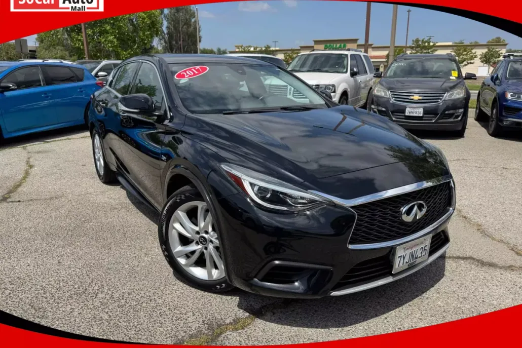 2017 Infiniti QX30 Sport photo 1
