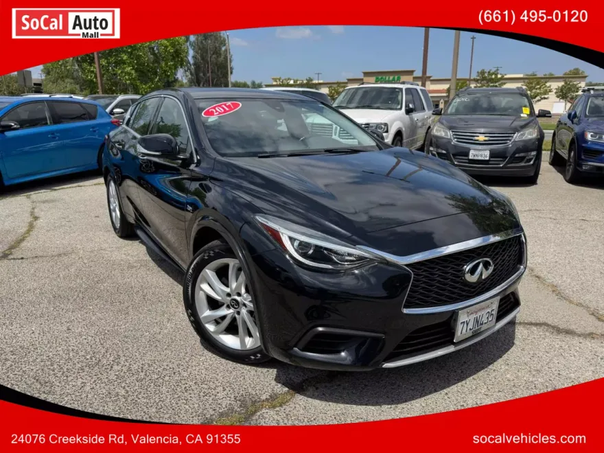 2017 Infiniti QX30 Sport photo 1