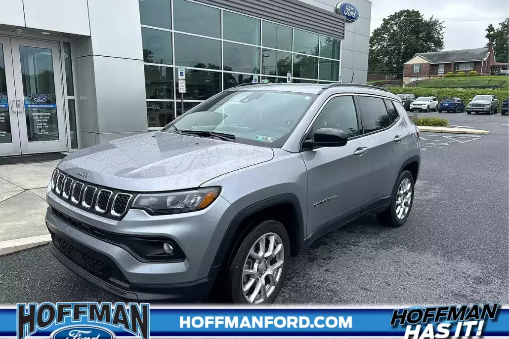 2023 Jeep Compass Latitude Lux photo 1