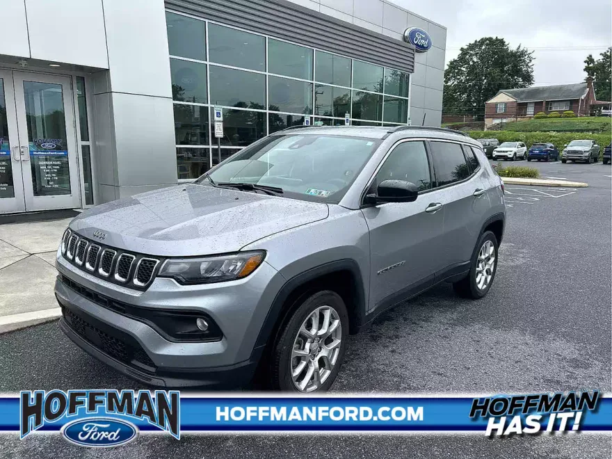 2023 Jeep Compass Latitude Lux photo 1