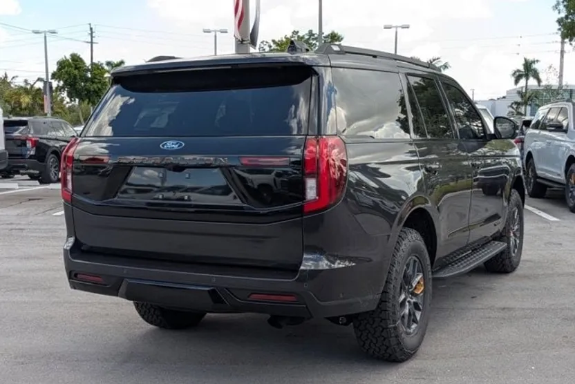 2025 Ford Expedition photo 1