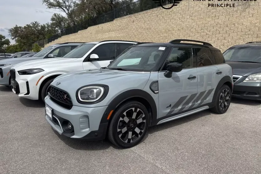 2023 Mini Countryman S Iconic photo 1