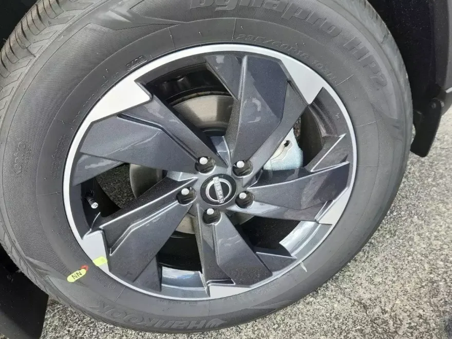 2026 Nissan Rogue SV photo 1