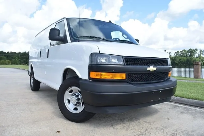 2022 Chevrolet Express 2500 photo 1