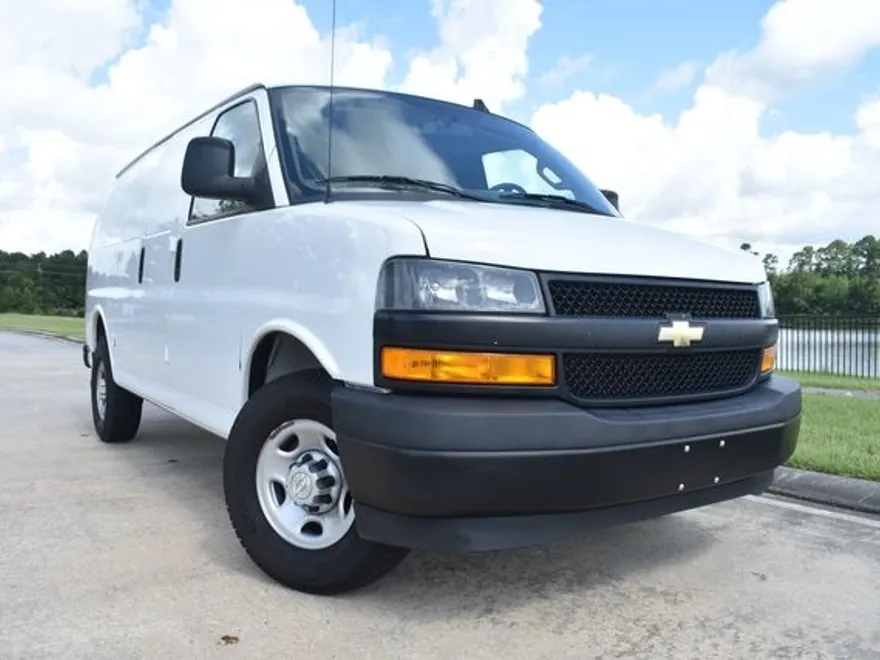2022 Chevrolet Express 2500 photo 1
