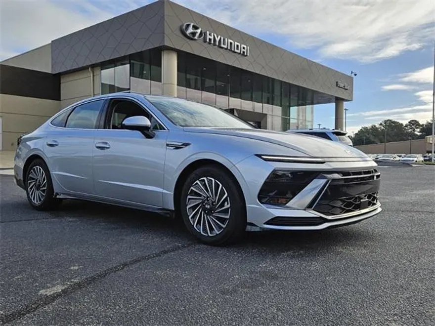 2025 Hyundai Sonata Hybrid SEL photo 1