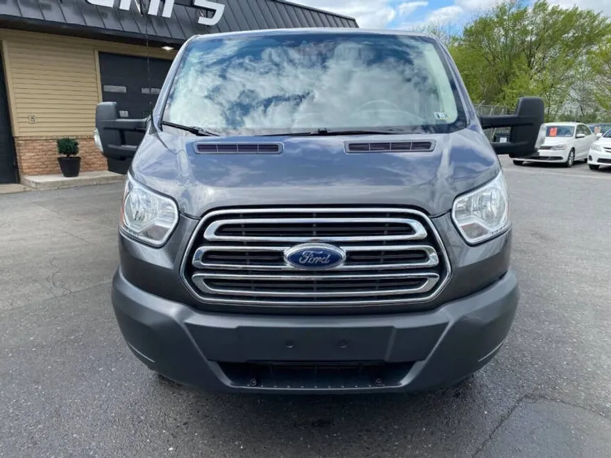 2016 Ford Transit XLT photo 1