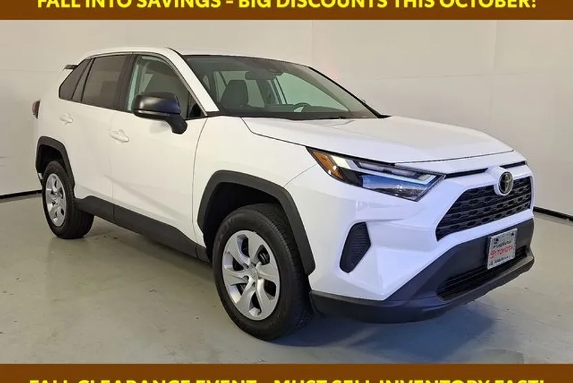 2024 Toyota RAV4 LE photo 1