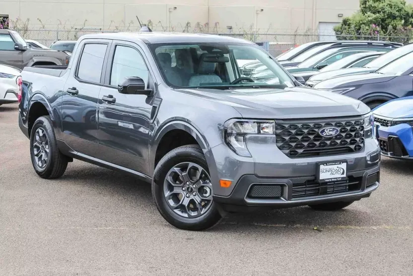 2025 Ford Maverick XLT photo 1