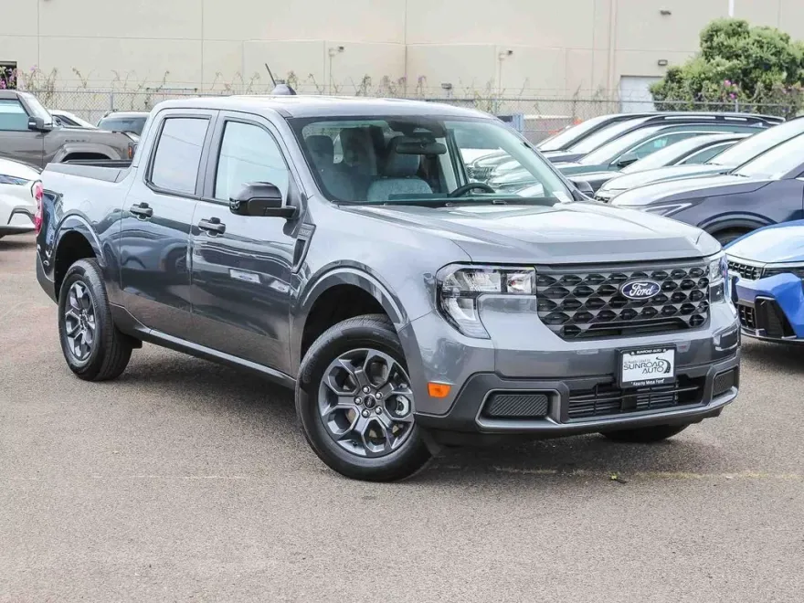 2025 Ford Maverick XLT photo 1