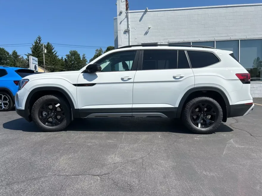 2025 Volkswagen Atlas Peak Edition SE photo 1