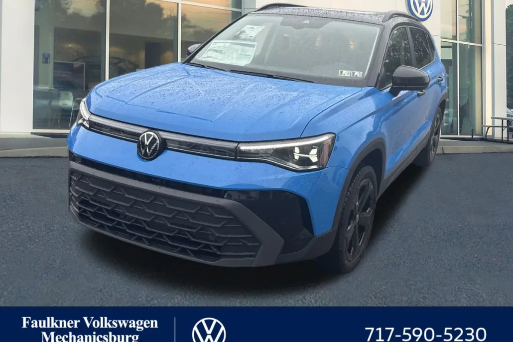 2025 Volkswagen Taos SE photo 1