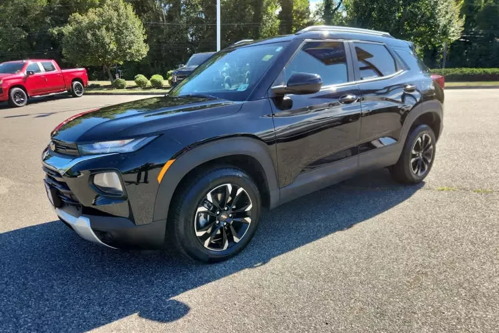2023 Chevrolet Trailblazer LT photo 1