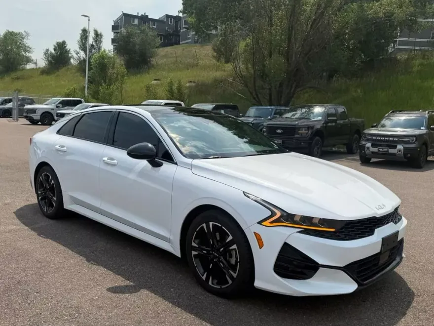 2022 Kia K5 GT-Line photo 1