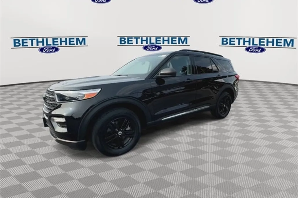 2022 Ford Explorer XLT photo 1