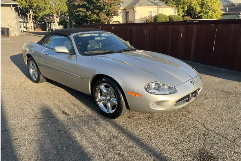 1998 Jaguar XK 8 Convertible photo 1