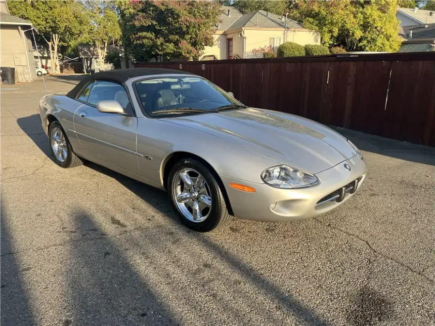 1998 Jaguar XK 8 Convertible photo 1