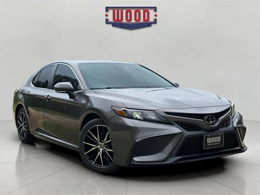 2022 Toyota Camry SE photo 1