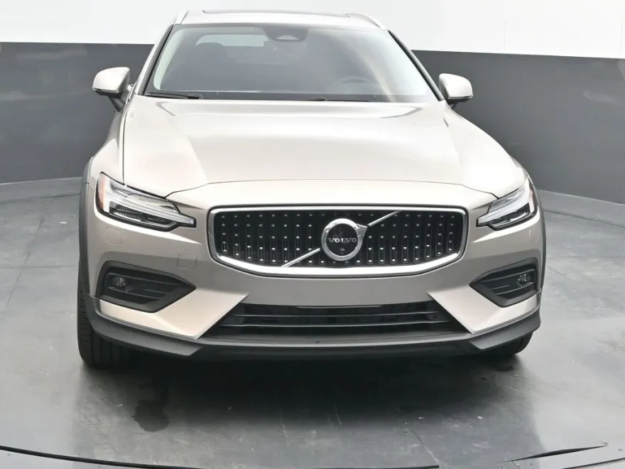 2026 Volvo V60 Cross Country B5 Plus photo 1
