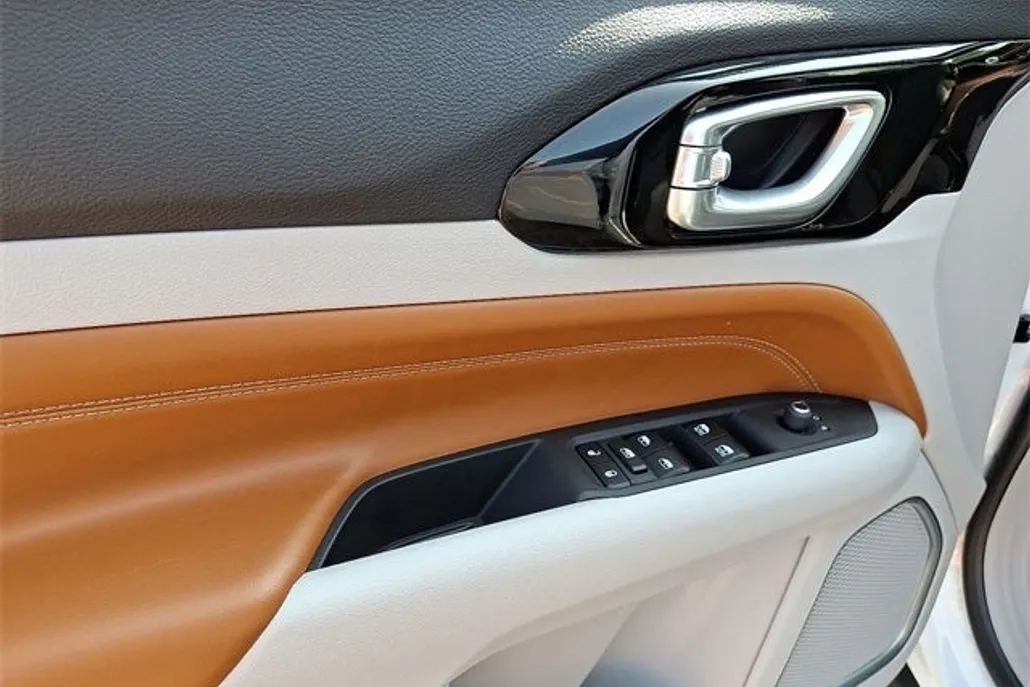 2024 Jeep Compass Limited photo 1