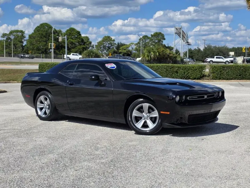 2020 Dodge Challenger SXT photo 1