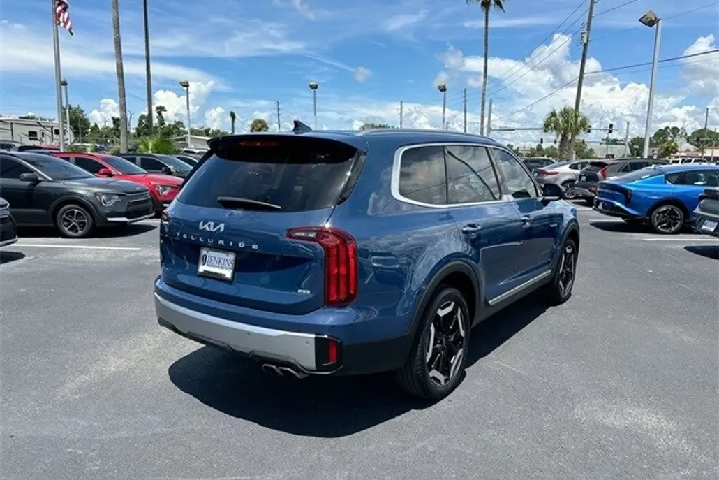 2023 Kia Telluride S photo 1
