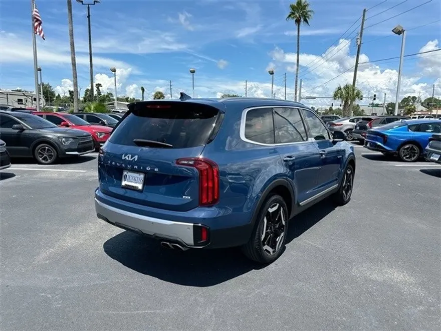 2023 Kia Telluride S photo 1