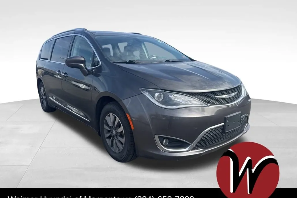 2020 Chrysler Pacifica Touring Plus photo 1