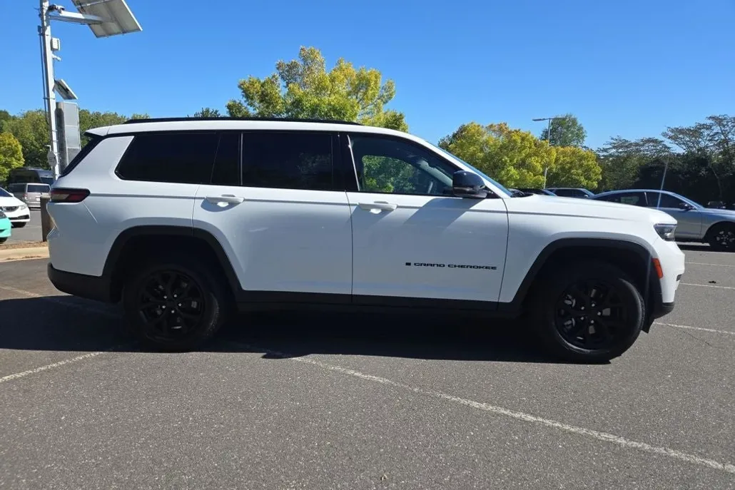 2024 Jeep Grand Cherokee Altitude photo 1