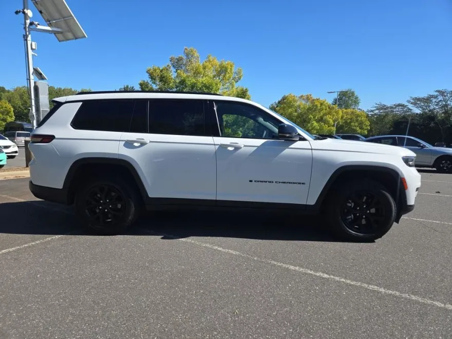 2024 Jeep Grand Cherokee Altitude photo 1