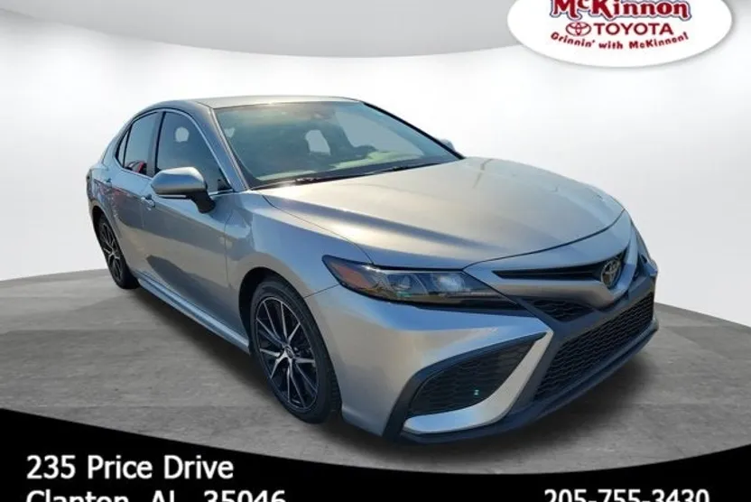 2023 Toyota Camry LE photo 1