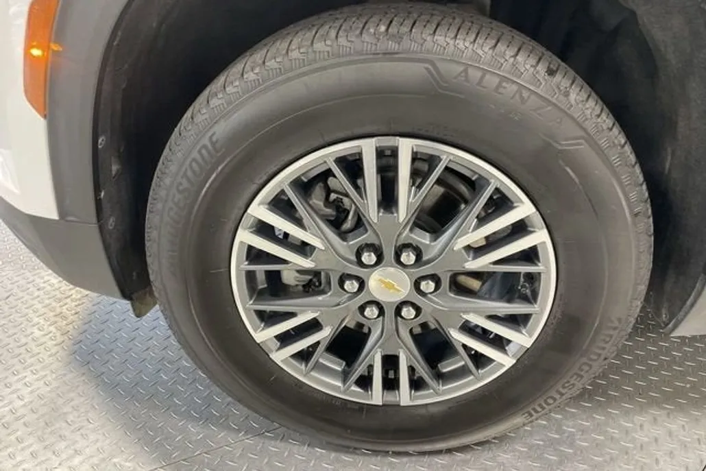 2025 Chevrolet Traverse photo 1
