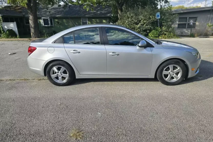 2013 Chevrolet Cruze photo 1