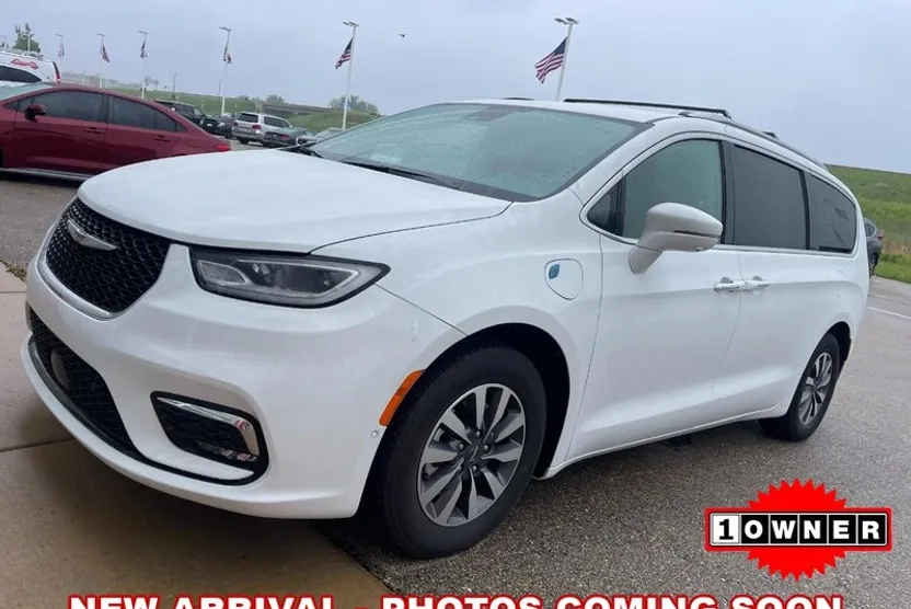2021 Chrysler Pacifica Hybrid Touring L photo 1
