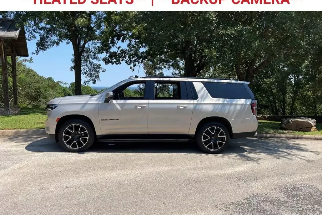 2023 Chevrolet Suburban RST photo 1