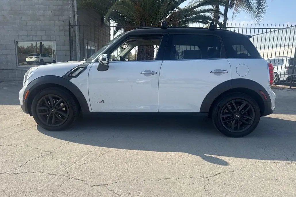 2012 Mini Cooper S ALL4 photo 1