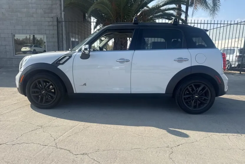 2012 Mini Cooper S ALL4 photo 1