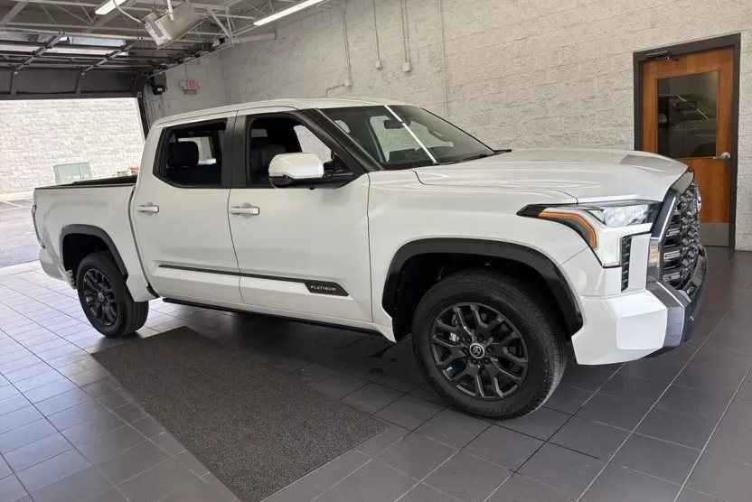 2024 Toyota Tundra Platinum photo 1