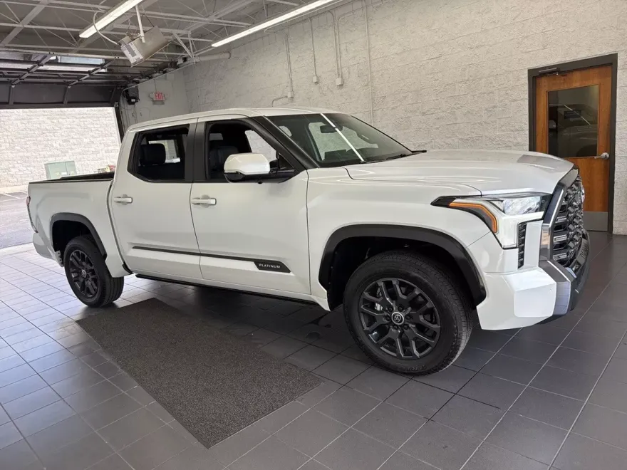 2024 Toyota Tundra Platinum photo 1
