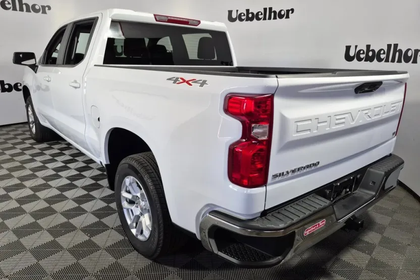 2026 Chevrolet Silverado 1500 LT photo 1