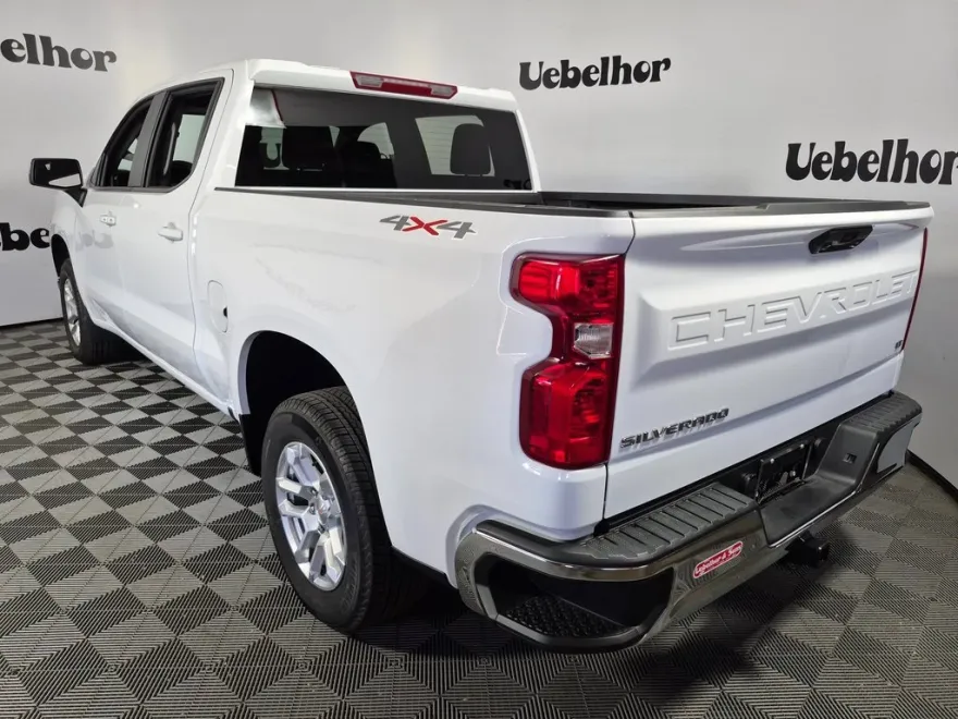 2026 Chevrolet Silverado 1500 LT photo 1