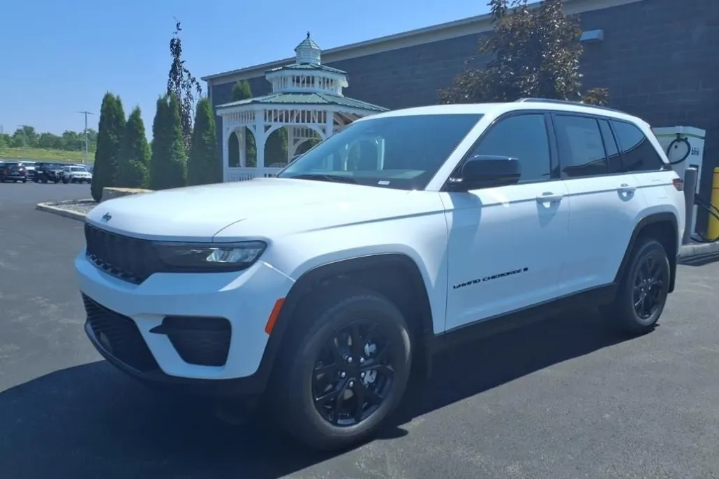 2025 Jeep Grand Cherokee Laredo X photo 1