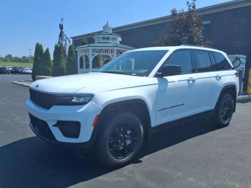 2025 Jeep Grand Cherokee Laredo X photo 1