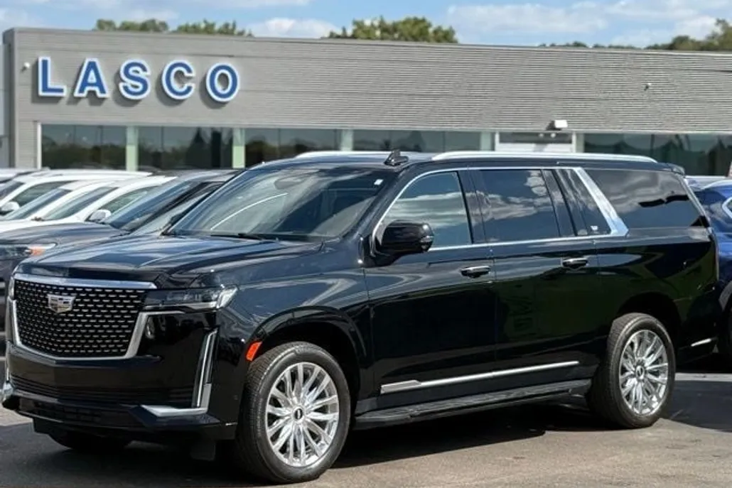 2023 Cadillac Escalade ESV Premium Luxury photo 1